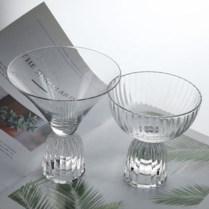 Vente spéciale artisanale à la main, ensemble unique de verres à vin et à champagne à rayures verticales - Product Image 3