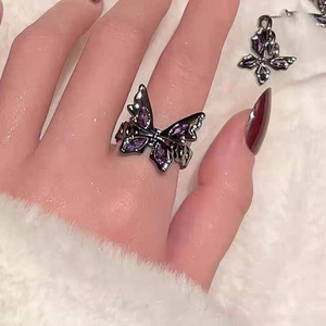 Anello Aperto da Donna Gunblack, Gioiello Punk di Alta Qualità dal Design Unico e Alla Moda - Product Image 4