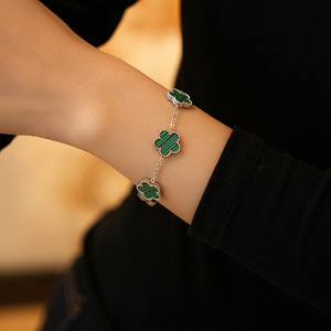 Bracciale in Acciaio Inossidabile Antiossidante con Quadrifoglio Placcato Argento, Charm a Cinque Foglie, Braccialetti da Donna, Gioielli alla Moda - Product Image 2