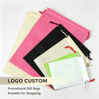 Pochette à cordon en PP non tissé recyclable, logo personnalisé imprimé, sac anti-poussière réutilisable pour le rangement des baskets, les voyages, la vente au détail et l'emballage cadeau