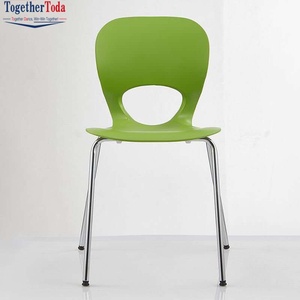 Chaise de salle à manger ergonomique en plastique PP, chaises de réception, design de siège incurvé avec pieds en métal pour la maison, la cuisine et le bureau - Product Image 1