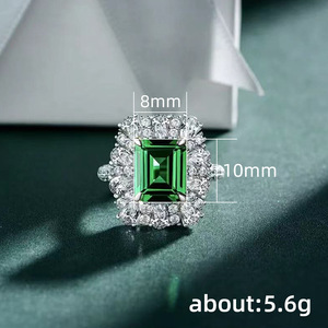 Anello con Cristalli Verde Pavone per Donne, Tono Argento, Impilabile, Elegante Accessorio di Moda - Product Image 4
