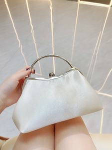 Sac à main élégant en satin plissé 2026 pour femme, pochette <span class=keywords><strong>de</strong></span> soirée chic avec chaîne et fleur 3D - Product Image 5
