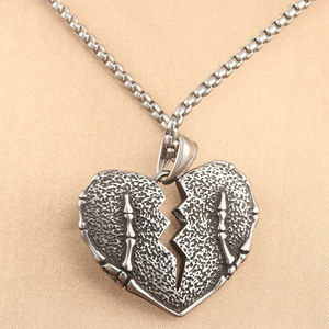 Pendentif en forme de cœur en acier inoxydable, design brisé, style punk pour hommes et femmes 231033 - Product Image 2