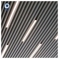 Panneaux de plafond suspendu en aluminium Prima, solution de plafond moderne pour les projets d'hôtels, de restaurants et de bureaux