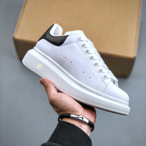 Calzado Deportivo Original de Alta Calidad, Moderno, Cómodo y Lujoso, Calzado Deportivo de Diseño para Hombre en Cuero de Color Sólido - Product Image 1