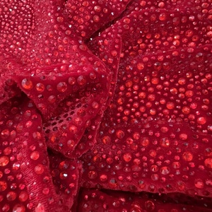 Nouveau tissu de luxe en velours rouge avec pierres et cristaux mélangés, tissu en cristal <span class=keywords><strong>Swarovski</strong></span> avec pierres SS20 - Product Image 2