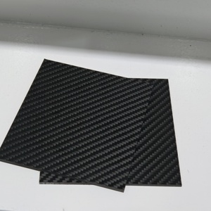 แผ่นคาร์บอนไฟเบอร์หนา 3 มม. ผิวสัมผัสสีดำ รูปทรงสี่เหลี่ยมผืนผ้า - Product Image 1