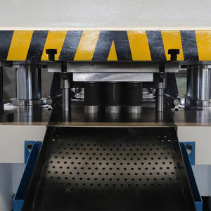 <span class=keywords><strong>Presse</strong></span> hydraulique <span class=keywords><strong>verticale</strong></span> à quatre colonnes et quatre poutres de 400 tonnes à haut rendement pour les boules de bain de sel, configuration économe en énergie - Product Image 3