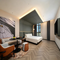 Boutique Urban Hotel Suite FF&E Einrichtungspaket, Kingsize-Bett, Freizeit-Sofagarnitur, Akzentwandpaneel, TV-Schrank, Komplettes Gästezimmer