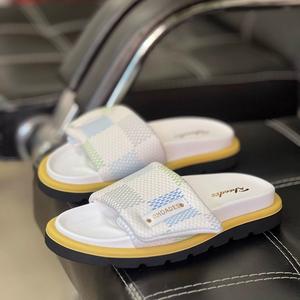 Sandalias de playa de alta calidad para mujer con logotipo personalizable, de tacón alto, de un solo tirante, a la moda, para primavera - Product Image 6