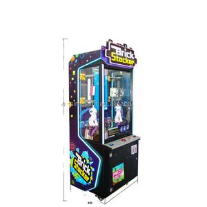 Dreamland Máquina Expendedora de regalos que funciona con monedas Máquina apiladora de ladrillos Arcade Prize Machine a la venta - Product Image 1