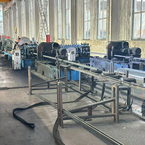 Kit Completo di Montaggio Solare a U con Morsetto Centrale per Installazioni su Tetti Metallici, Soluzione di Fissaggio con Zavorra in Alluminio Anodizzato - Product Image 4