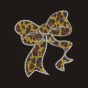 Personalización Bling Bowtie Hotfix Crystal Transfers Día deportivo Béisbol Voleibol Bowknot Flatback Strass Iron on Transfers DIY - Product Image 4