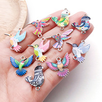Venta al por mayor de 20 piezas de dijes de colibrí esmaltados para la fabricación de joyas DIY, colgantes de pájaros chapados en oro de 18K, accesorios para collares y pulseras estilo boho