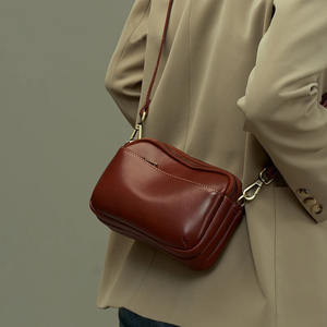 Nouveau sac à dos pour femme en cuir véritable tendance, imperméable, décontracté, en cuir de vache ciré, simple et rétro, sac d'école tendance - Product Image 4