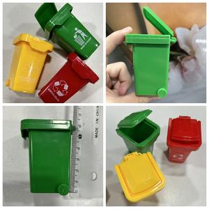 ถังขยะของเล่นพลาสติกแบบเปิดด้านบน รูปทรงบ้านตุ๊กตา ขนาดเล็ก เป็นมิตรกับสิ่งแวดล้อม สำหรับใช้งานกลางแจ้ง รับผลิตตามแบบที่ต้องการ - Product Image 5