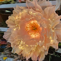 Décoration de scène de mariage luxueuse personnalisée, fleurs artificielles en soie lumineuses électriques faites à la main, décoration LED sur pied pour les événements