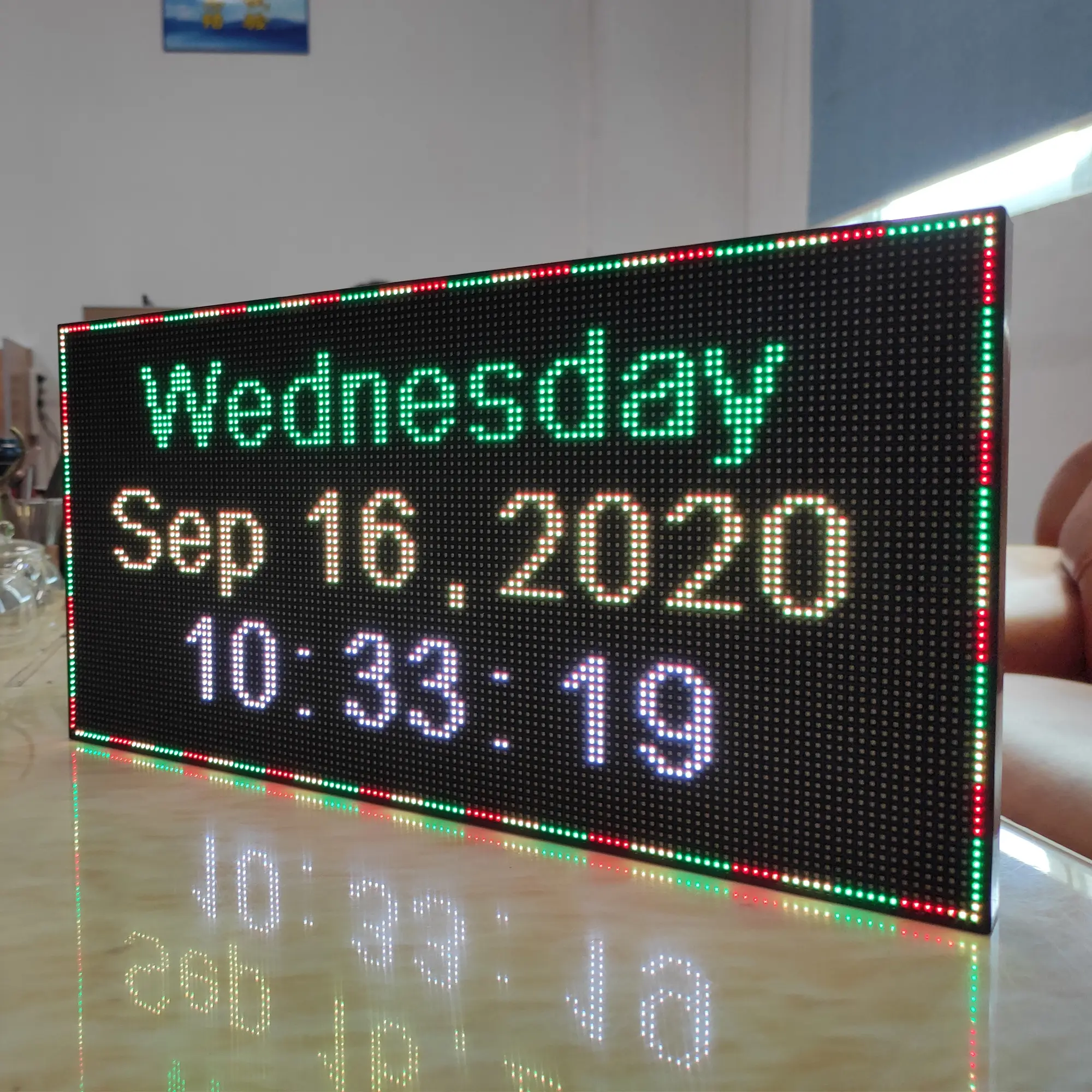 شاشة عرض led للإعلانات P2.5 P3 قابلة للبرمجة للمنزل مباشرة من المصنع