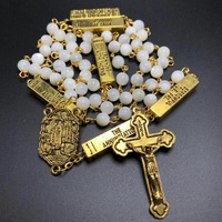 Collier religieux élégant en coquillage et nacre, avec centre Fatima, connecteur Cinq Mystères et métaux dorés antiques