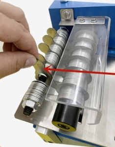 เครื่องตัดสายพานไฮดรอลิกอัตโนมัติขนาดเล็กสำหรับ PVC และซิลิโคน พร้อมมอเตอร์ปั๊มความเร็วสูงสำหรับชิ้นส่วนแกนกลางหนังและพลาสติก - Product Image 4