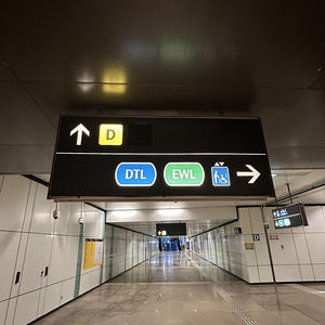 Señalización Direccional Iluminada LED Personalizada para Aeropuertos, Letrero Guía de Doble Cara, Caja de Luz de Aluminio, Señalización de Orientación - Product Image 1