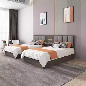 Ensembles de meubles de chambre d'hôtel modernes personnalisables : Cadre de lit double king-size en bois durable avec tête de lit rembourrée et tables de chevet - Product Image 5