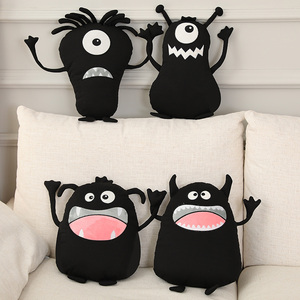 Ensemble de coussins en peluche monstre noir mignon et <span class=keywords><strong>moche</strong></span>, personnalisables avec logo, poupées en peluche monstre de dessin animé, coussins de canapé doux, cadeaux pour enfants et décoration intérieure - Product Image 1