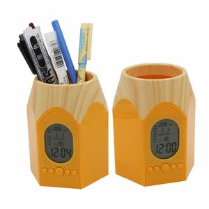 Porte-crayons en forme de tête de <span class=keywords><strong>crayon</strong></span> avec réveil numérique LED, <span class=keywords><strong>pot</strong></span> <span class=keywords><strong>à</strong></span> crayons multifonction, horloge de table avec calendrier et température de bureau - Product Image 2