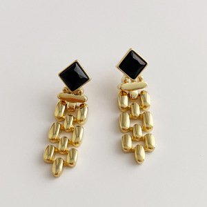 ต่างหูทรงหยดน้ำรูปทรงเรขาคณิต โลหะผสมสังกะสี ชุบทอง 14K ประดับพู่เรซิ่น โซ่ห้อย ดีไซน์ทันสมัย เครื่องประดับแฟชั่น - Product Image 2