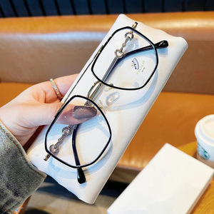 Gafas Qianai Rectangulares Anti Luz Azul para Hombre, Montura de Puente Medio, Lentes AC con Lentes Graduadas para Uso en Computadora - Product Image 1