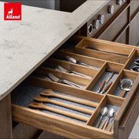 Fabricants d'armoires sur mesure Alland, armoires de rangement longues, en forme de L, d'angle, style Wabisabi, en placage de bois massif, armoires de cuisine personnalisées
