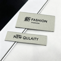 Étiquettes de vêtements personnalisées haute densité, étiquettes en taffetas finement tissées avec finition satinée et bords pliés