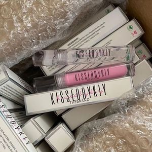 Cosmétiques de marque privée pigment maquillage cosmétique femmes bouteille liquide tubes de brillant à lèvres tubes de bouchon de brillant à lèvres pour enfants - Product Image 1