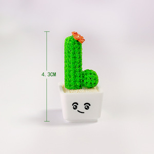 Affascinanti statuette in resina a forma di cuore e cactus, set da 4 - Perfette per la decorazione del soggiorno, della camera da letto e del tavolo del caffè - Product Image 4