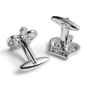 Mancuernillas de Alta Calidad con Forma de Corona de Manzana en Color Plateado con Diamantes, Regalo para Hombre - Product Image 5