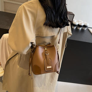 Sacs à bandoulière en PU de luxe légers et portables en gros, avec doublure en coton, capacité jusqu'à 1L pour femmes - Product Image 4