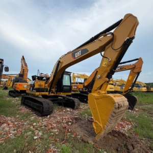 Excavatrice sur chenilles d'occasion japonaise Carter 323D de 23 tonnes, très demandée, pour travaux moyens et lourds, avec peu d'heures de fonctionnement et hydraulique stable. - Product Image 5
