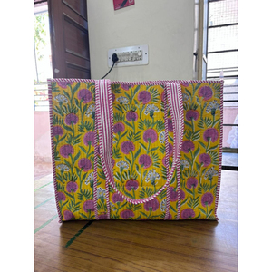 กระเป๋าโท้ทผ้าฝ้ายพิมพ์ลายบล็อกสีแบบควิลท์ กระเป๋าสะพายไหล่สำหรับช้อปปิ้ง ลายเรขาคณิตหลากสี กระเป๋าโท้ทลายดอกไม้ ซับในผ้าฝ้ายลายจาล - Product Image 1