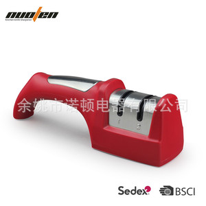Afilador de cuchillos manual rojo de acero inoxidable con rueda de diamante de múltiples granos y mango de ABS para uso en la cocina - Product Image 5