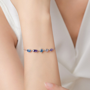 สร้อยข้อมือเงินแท้ S925 ประดับเพทายสีรุ้ง ดีไซน์สามสี สำหรับผู้หญิง ของขวัญวันครบรอบ/วันวาเลนไทน์ รุ่นทองแดงปรับแต่งได้ - Product Image 3