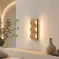 Applique murale LED géométrique moderne en fer et bois pour salon, chambre à coucher, ou éclairage mural LED pour couloir d'hôtel