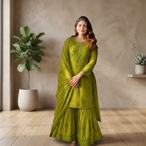 Conjunto de Salwar Kameez Verde Chartreuse de Moda con Bordado Tonal en el Cuello, Túnica Corta y Sharara de Varias Capas con Estampado y Pañuelo 3 - Product Image 1
