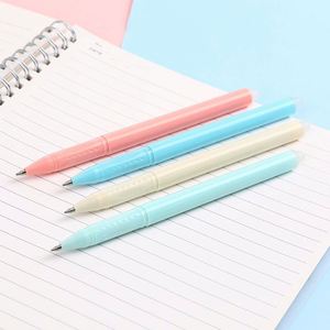 ปากกาเจลพลาสติกแบบลบได้ หลายสี ขนาด 0.5 มม. น้ำหมึกสีน้ำเงินและสีแดง พิมพ์โลโก้ตามสั่ง ขายดีที่สุด - Product Image 2