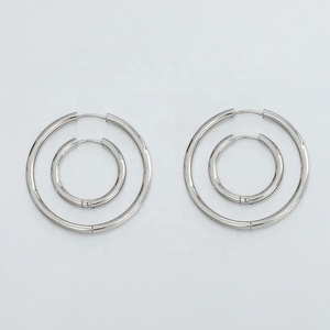도매 패션 쥬얼리 변색 방지 PVD 금도금 미니멀리스트 Y2K 빅 후프 귀걸이 (여자용) - Product Image 4