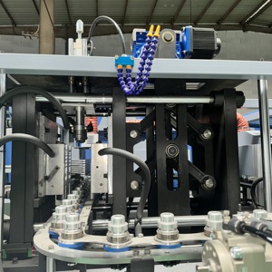 3 servomotores automáticos de alta velocidad, máquina sopladora de botellas de agua PET de 2 cavidades, maquinaria de moldeo de plástico - Product Image 3