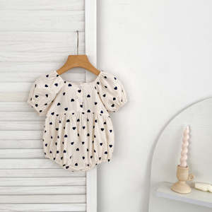 Nuevo Mono <span class=keywords><strong>de</strong></span> Verano 2026 para Bebé Niña con Mangas Abullonadas, Diseño <span class=keywords><strong>de</strong></span> Corazones y Estampado <span class=keywords><strong>de</strong></span> Puntos Crema - Product Image 3