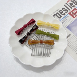 Peigne à cheveux élégant avec nœud, mini brosse décorative en alliage et acétate pour usage quotidien avec fonction de massage capillaire - Product Image 1