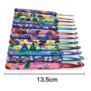 Lot de 12 crochets à crochet en argile polymère à motifs de dessins animés colorés, aiguilles en aluminium à long manche souple pour la poterie, tricot de pulls DIY - Product Image 4