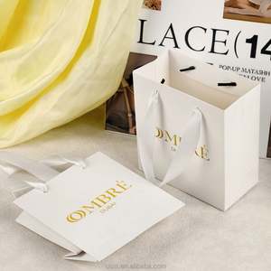 Sac en papier personnalisé recyclable avec logo imprimé, emballage de luxe pour cosmétiques, sac cadeau en carton avec poignée en ruban - Product Image 5